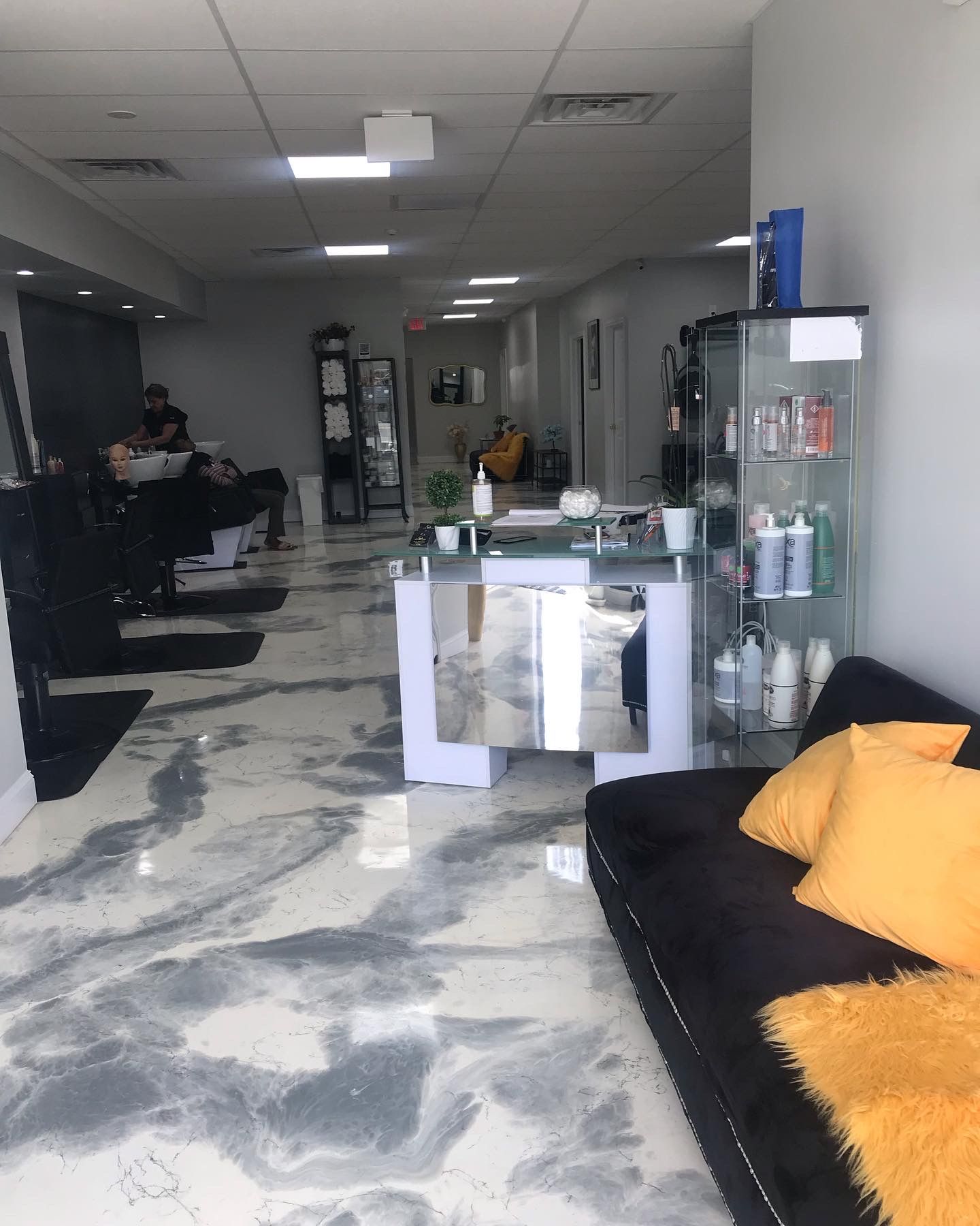 Dominican Katty Hair Studio and Barber Shop local service